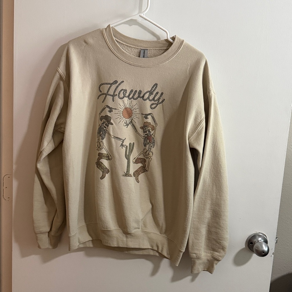 Gildan Beige 'Howdy' Sweatshirt